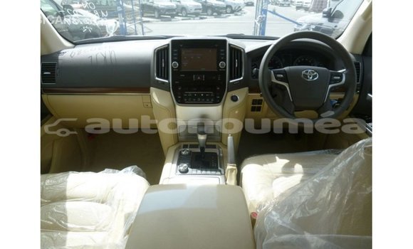 Acheter Import Voiture Toyota Land Cruiser Blanc à Import - Dubai, Iles Acheter Import Voiture Toyota Land Cruiser Blanc à Import - Dubai, Iles