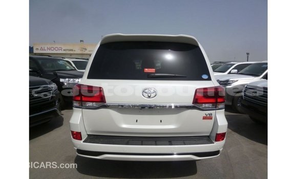 Acheter Import Voiture Toyota Land Cruiser Blanc à Import - Dubai, Iles Acheter Import Voiture Toyota Land Cruiser Blanc à Import - Dubai, Iles