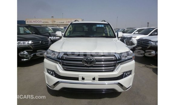 Acheter Import Voiture Toyota Land Cruiser Blanc à Import - Dubai, Iles Acheter Import Voiture Toyota Land Cruiser Blanc à Import - Dubai, Iles