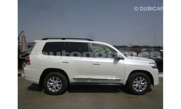Acheter Import Voiture Toyota Land Cruiser Blanc à Import - Dubai, Iles Acheter Import Voiture Toyota Land Cruiser Blanc à Import - Dubai, Iles
