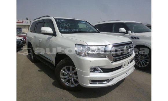Acheter Import Voiture Toyota Land Cruiser Blanc à Import - Dubai, Iles Acheter Import Voiture Toyota Land Cruiser Blanc à Import - Dubai, Iles