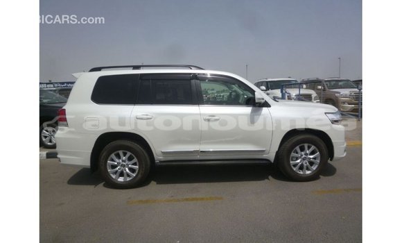 Acheter Import Voiture Toyota Land Cruiser Blanc à Import - Dubai, Iles Acheter Import Voiture Toyota Land Cruiser Blanc à Import - Dubai, Iles