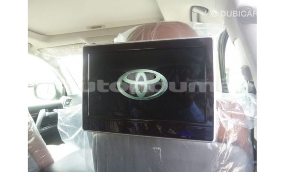 Acheter Import Voiture Toyota Land Cruiser Blanc à Import - Dubai, Iles Acheter Import Voiture Toyota Land Cruiser Blanc à Import - Dubai, Iles