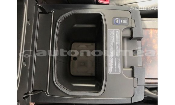 Acheter Import Voiture Toyota Land Cruiser Blanc à Import - Dubai, Iles Acheter Import Voiture Toyota Land Cruiser Blanc à Import - Dubai, Iles