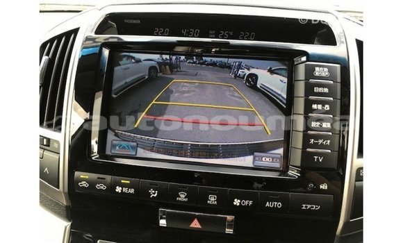 Acheter Import Voiture Toyota Land Cruiser Blanc à Import - Dubai, Iles Acheter Import Voiture Toyota Land Cruiser Blanc à Import - Dubai, Iles