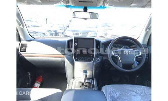 Acheter Import Voiture Toyota Land Cruiser Blanc à Import - Dubai, Iles Acheter Import Voiture Toyota Land Cruiser Blanc à Import - Dubai, Iles