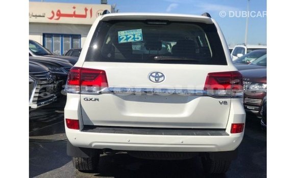 Acheter Import Voiture Toyota Land Cruiser Blanc à Import - Dubai, Iles Acheter Import Voiture Toyota Land Cruiser Blanc à Import - Dubai, Iles