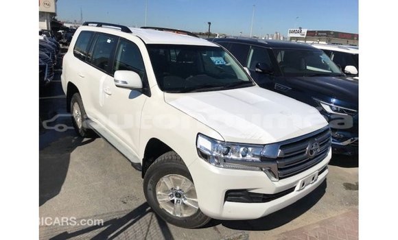 Acheter Import Voiture Toyota Land Cruiser Blanc à Import - Dubai, Iles Acheter Import Voiture Toyota Land Cruiser Blanc à Import - Dubai, Iles