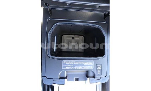 Acheter Import Voiture Toyota Land Cruiser Blanc à Import - Dubai, Iles Acheter Import Voiture Toyota Land Cruiser Blanc à Import - Dubai, Iles