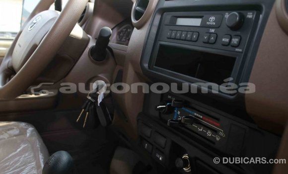 Buy Import Toyota Land Cruiser Beige Car in Import - Dubai in Iles Buy Import Toyota Land Cruiser Beige Car in Import - Dubai in Iles