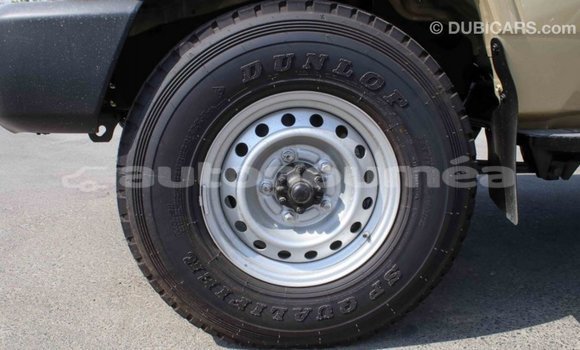Buy Import Toyota Land Cruiser Beige Car in Import - Dubai in Iles Buy Import Toyota Land Cruiser Beige Car in Import - Dubai in Iles
