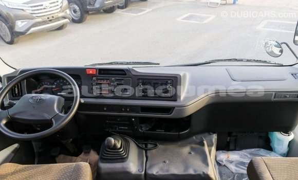 Acheter Import Voiture Toyota Coaster Blanc à Import - Dubai, Iles Acheter Import Voiture Toyota Coaster Blanc à Import - Dubai, Iles