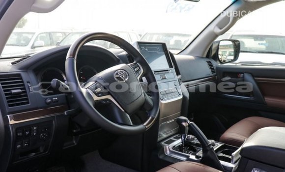 Buy Import Toyota Land Cruiser Other Car in Import - Dubai in Iles Buy Import Toyota Land Cruiser Other Car in Import - Dubai in Iles