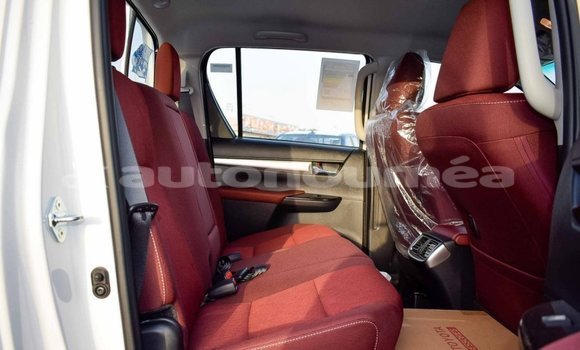 Buy Import Toyota Hilux White Car in Import - Dubai in Iles Buy Import Toyota Hilux White Car in Import - Dubai in Iles