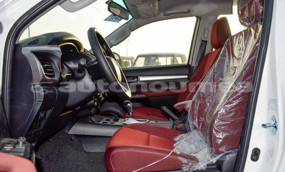 Buy Import Toyota Hilux White Car in Import - Dubai in Iles Buy Import Toyota Hilux White Car in Import - Dubai in Iles