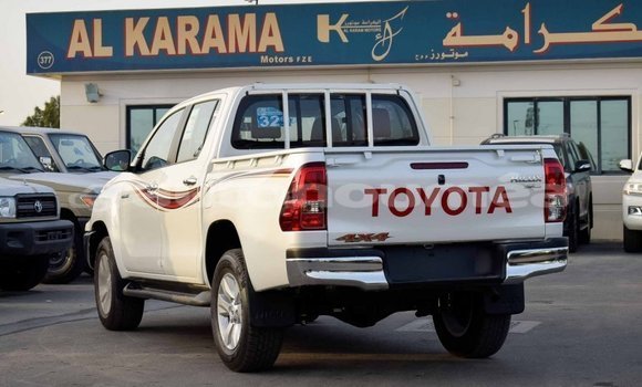Buy Import Toyota Hilux White Car in Import - Dubai in Iles Buy Import Toyota Hilux White Car in Import - Dubai in Iles