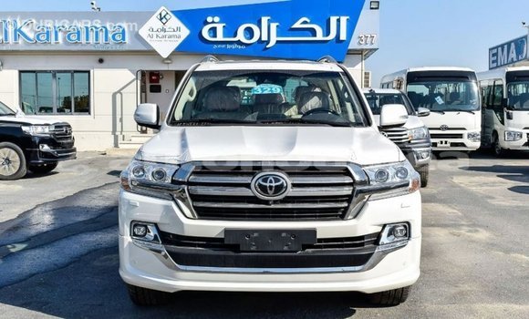Buy Import Toyota Land Cruiser White Car in Import - Dubai in Iles Buy Import Toyota Land Cruiser White Car in Import - Dubai in Iles
