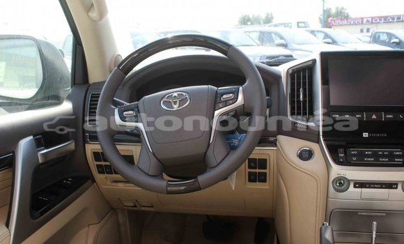 Buy Import Toyota Hilux Other Car in Import - Dubai in Iles Buy Import Toyota Hilux Other Car in Import - Dubai in Iles