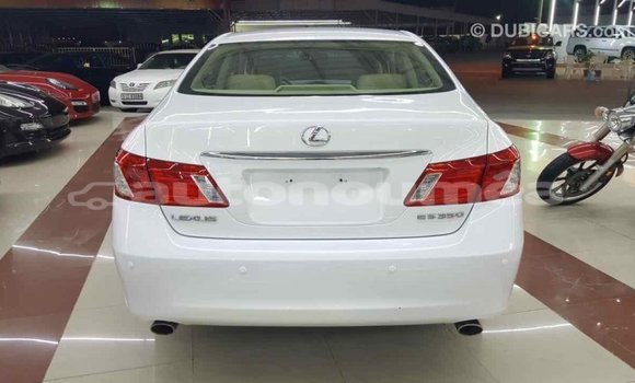 Buy Import Lexus ES White Car in Import - Dubai in Iles