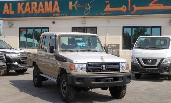 Buy Import Toyota Land Cruiser Beige Car in Import - Dubai in Iles Buy Import Toyota Land Cruiser Beige Car in Import - Dubai in Iles
