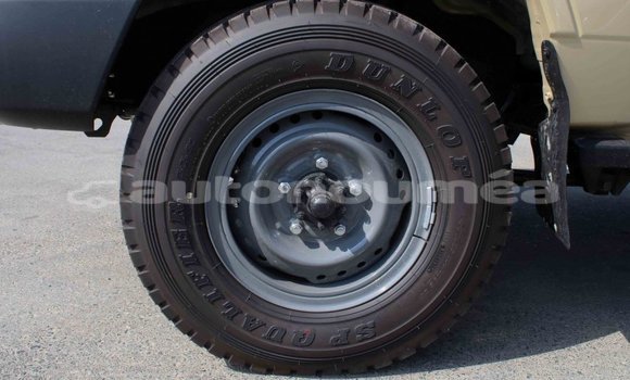 Buy Import Toyota Land Cruiser Beige Car in Import - Dubai in Iles Buy Import Toyota Land Cruiser Beige Car in Import - Dubai in Iles