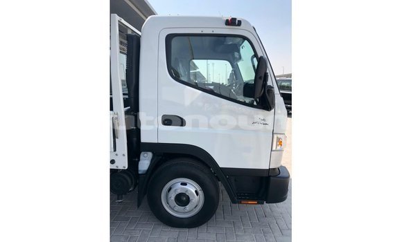 Buy Import Mitsubishi Carisma White Car in Import - Dubai in Iles Buy Import Mitsubishi Carisma White Car in Import - Dubai in Iles