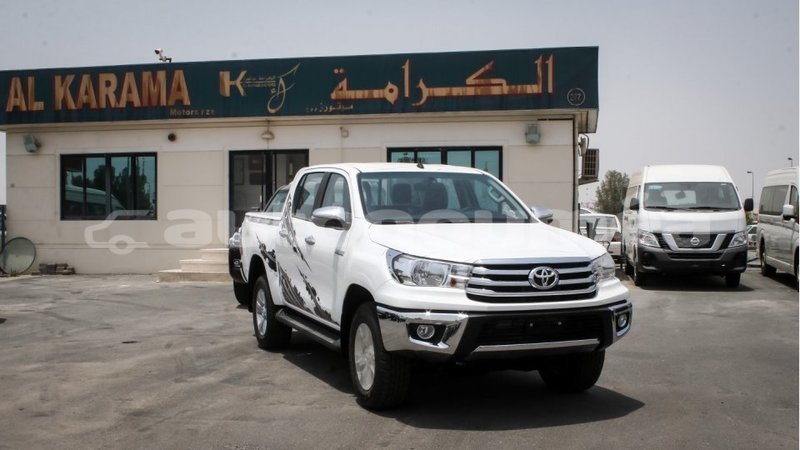 Big with watermark toyota hilux iles import dubai 3211