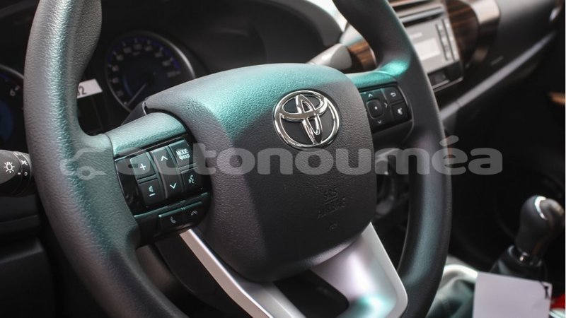 Big with watermark toyota hilux iles import dubai 3211