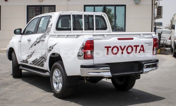 Buy Import Toyota Hilux White Car in Import - Dubai in Iles Buy Import Toyota Hilux White Car in Import - Dubai in Iles
