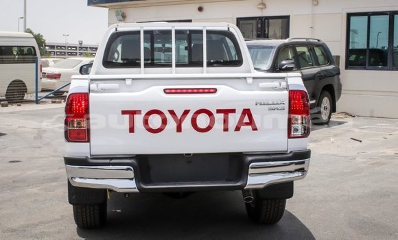 Buy Import Toyota Hilux White Car in Import - Dubai in Iles Buy Import Toyota Hilux White Car in Import - Dubai in Iles
