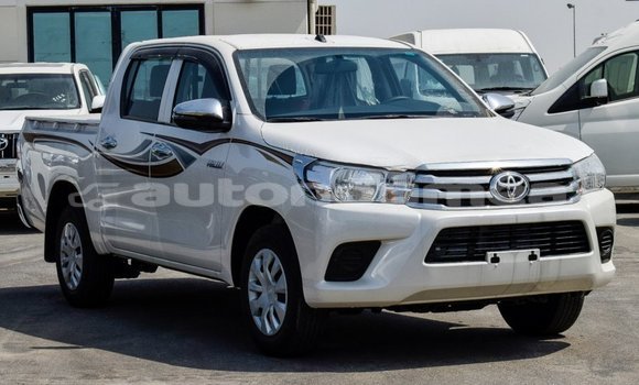Acheter Import Voiture Toyota Hilux Blanc à Import - Dubai, Iles Acheter Import Voiture Toyota Hilux Blanc à Import - Dubai, Iles