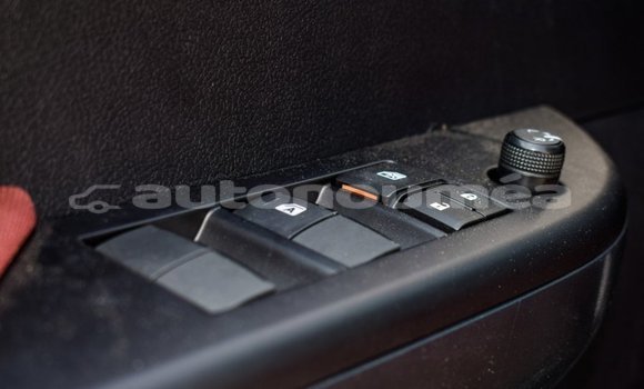 Acheter Import Voiture Toyota Hilux Blanc à Import - Dubai, Iles Acheter Import Voiture Toyota Hilux Blanc à Import - Dubai, Iles