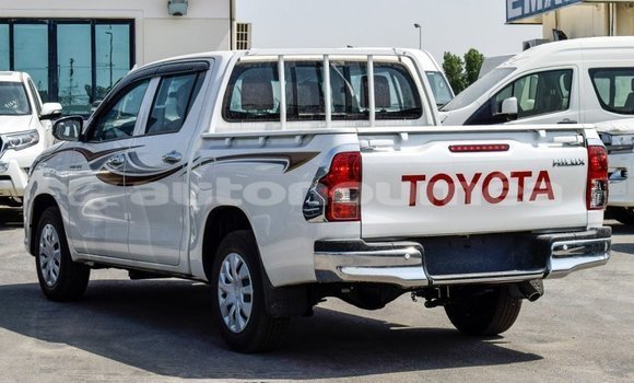 Acheter Import Voiture Toyota Hilux Blanc à Import - Dubai, Iles Acheter Import Voiture Toyota Hilux Blanc à Import - Dubai, Iles