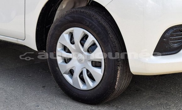 Acheter Import Voiture Toyota Hilux Blanc à Import - Dubai, Iles Acheter Import Voiture Toyota Hilux Blanc à Import - Dubai, Iles