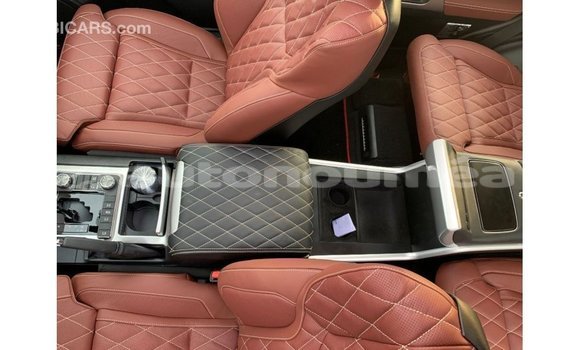 Acheter Import Voiture Toyota Land Cruiser Noir à Import - Dubai, Iles Acheter Import Voiture Toyota Land Cruiser Noir à Import - Dubai, Iles