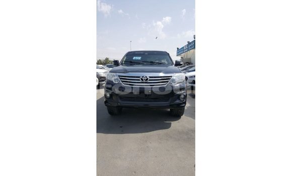 Acheter Import Voiture Toyota Fortuner Noir à Import - Dubai, Iles Acheter Import Voiture Toyota Fortuner Noir à Import - Dubai, Iles