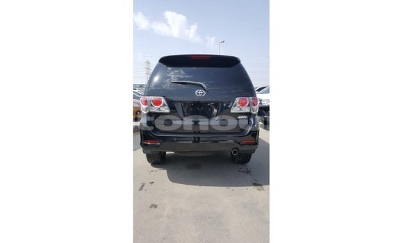 Acheter Import Voiture Toyota Fortuner Noir à Import - Dubai, Iles Acheter Import Voiture Toyota Fortuner Noir à Import - Dubai, Iles