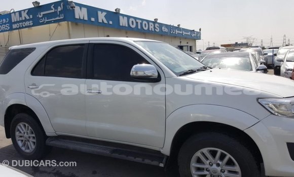 Acheter Import Voiture Toyota Fortuner Blanc à Import - Dubai, Iles Acheter Import Voiture Toyota Fortuner Blanc à Import - Dubai, Iles
