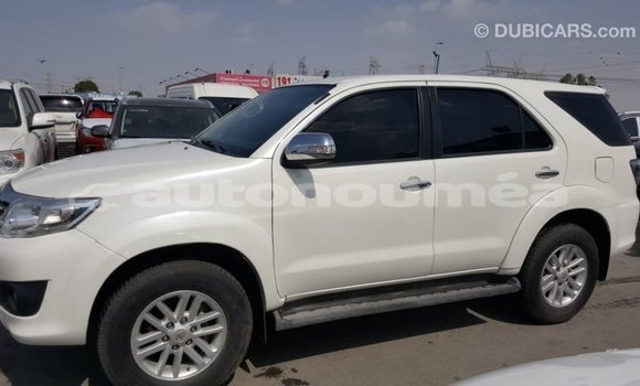 Acheter Import Voiture Toyota Fortuner Blanc à Import - Dubai, Iles Acheter Import Voiture Toyota Fortuner Blanc à Import - Dubai, Iles