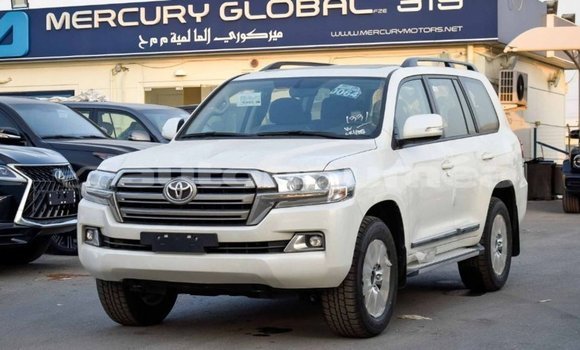 Acheter Import Voiture Toyota Land Cruiser Blanc à Import - Dubai, Iles Acheter Import Voiture Toyota Land Cruiser Blanc à Import - Dubai, Iles