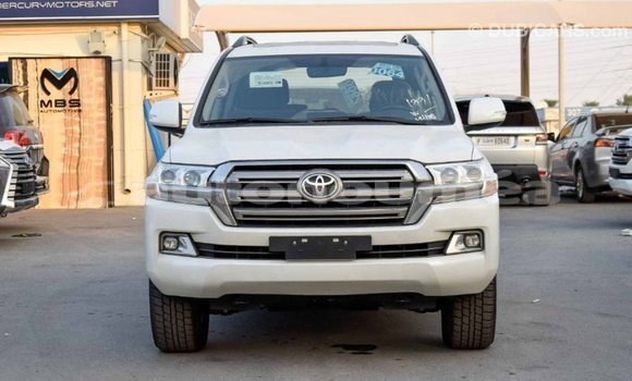 Acheter Import Voiture Toyota Land Cruiser Blanc à Import - Dubai, Iles Acheter Import Voiture Toyota Land Cruiser Blanc à Import - Dubai, Iles