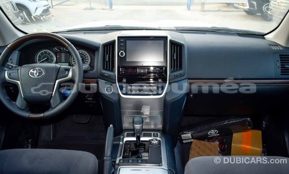 Acheter Import Voiture Toyota Land Cruiser Blanc à Import - Dubai, Iles Acheter Import Voiture Toyota Land Cruiser Blanc à Import - Dubai, Iles