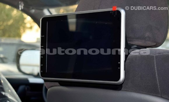 Acheter Import Voiture Toyota Land Cruiser Blanc à Import - Dubai, Iles Acheter Import Voiture Toyota Land Cruiser Blanc à Import - Dubai, Iles