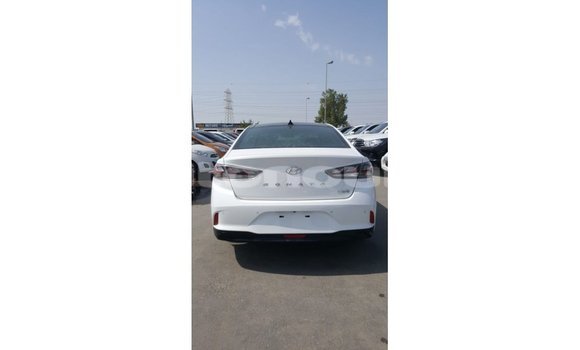 Acheter Import Voiture Hyundai Sonata Blanc à Import - Dubai, Iles Acheter Import Voiture Hyundai Sonata Blanc à Import - Dubai, Iles