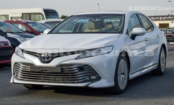 Buy Import Toyota Camry White Car in Import - Dubai in Iles Buy Import Toyota Camry White Car in Import - Dubai in Iles