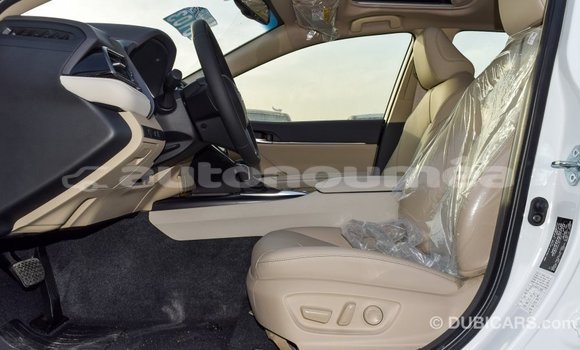 Buy Import Toyota Camry White Car in Import - Dubai in Iles Buy Import Toyota Camry White Car in Import - Dubai in Iles