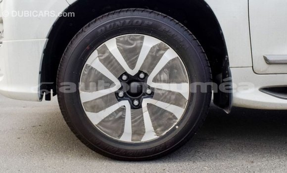 Acheter Import Voiture Toyota Land Cruiser Blanc à Import - Dubai, Iles Acheter Import Voiture Toyota Land Cruiser Blanc à Import - Dubai, Iles