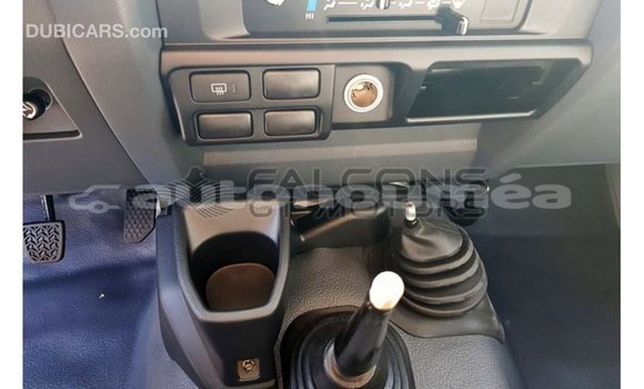 Buy Import Toyota Land Cruiser White Car in Import - Dubai in Iles Buy Import Toyota Land Cruiser White Car in Import - Dubai in Iles