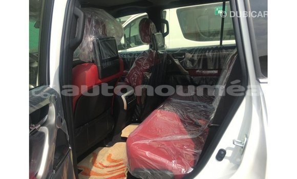 Acheter Import Voiture Lexus GX Blanc à Import - Dubai, Iles Acheter Import Voiture Lexus GX Blanc à Import - Dubai, Iles