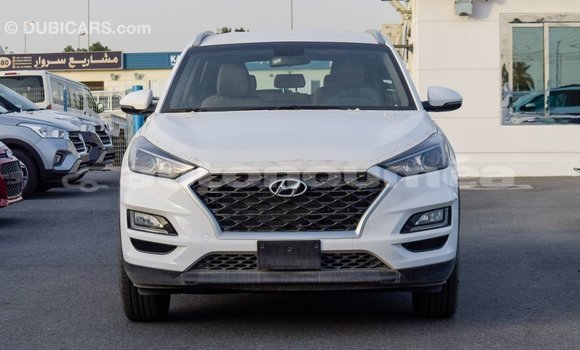 Buy Import Hyundai Tucson White Car in Import - Dubai in Iles Buy Import Hyundai Tucson White Car in Import - Dubai in Iles
